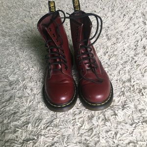 Maroon Dr. Marten